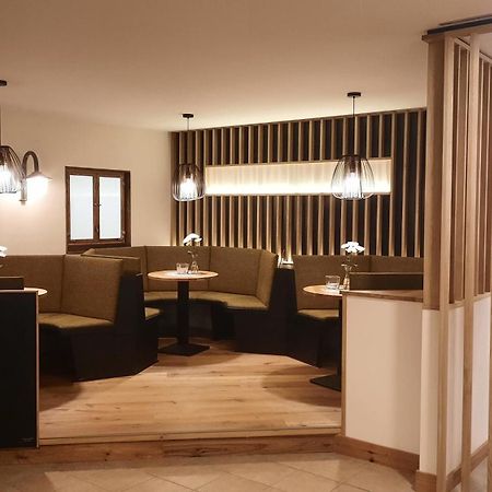 Euroville Jugend- Und Sporthotel เนาม์บวร์ก ภายนอก รูปภาพ
