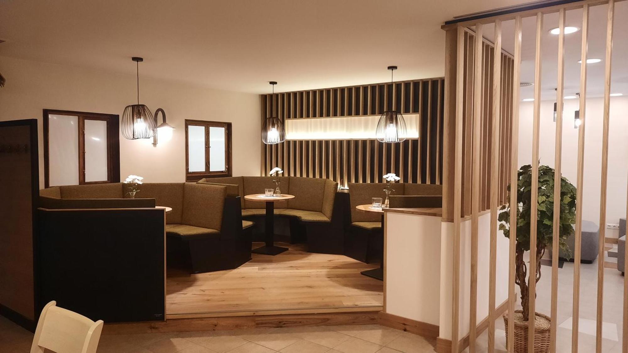 Euroville Jugend- Und Sporthotel เนาม์บวร์ก ภายนอก รูปภาพ