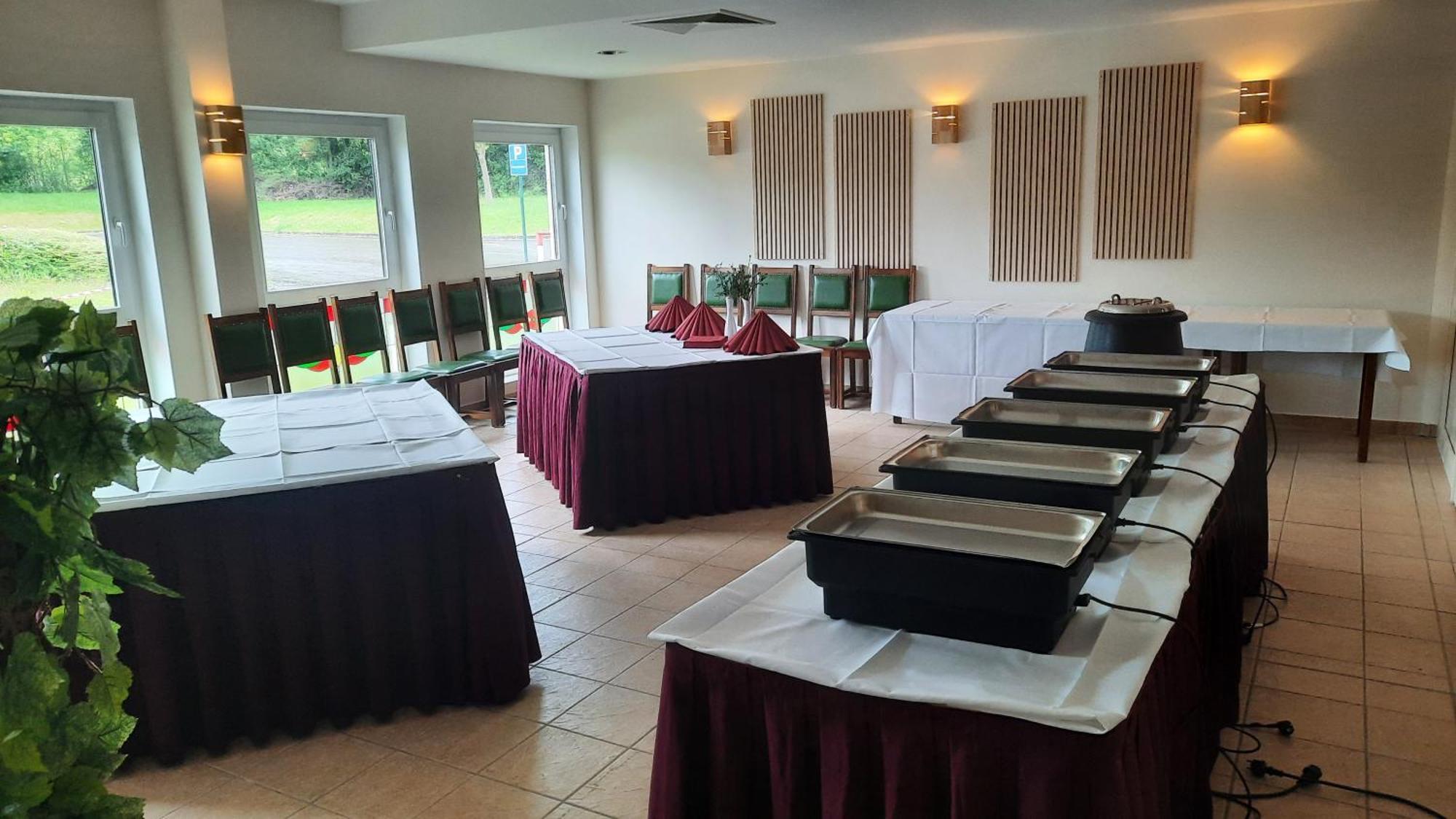 Euroville Jugend- Und Sporthotel เนาม์บวร์ก ภายนอก รูปภาพ