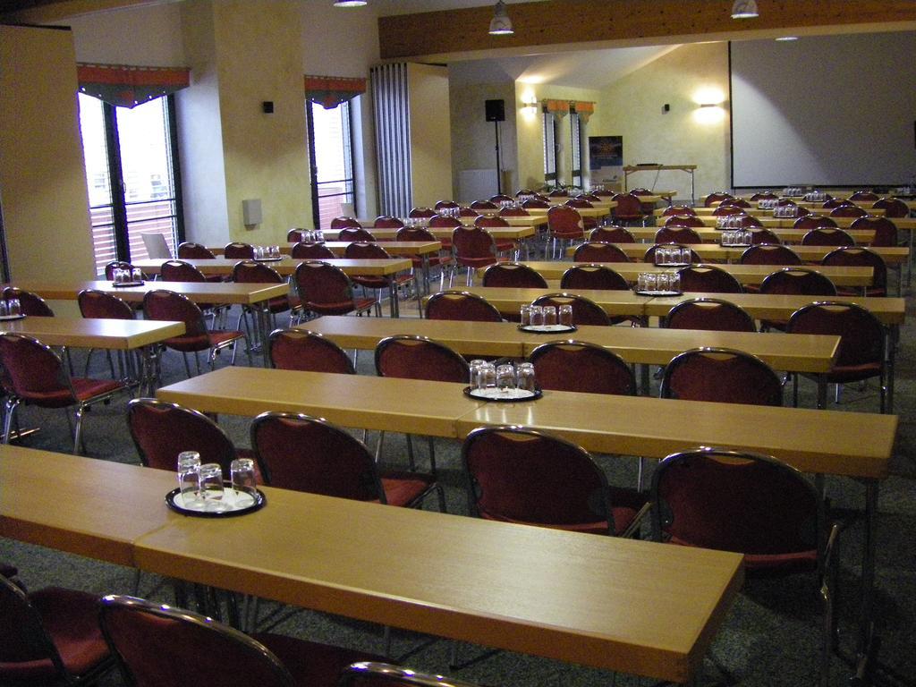 Euroville Jugend- Und Sporthotel เนาม์บวร์ก ภายนอก รูปภาพ