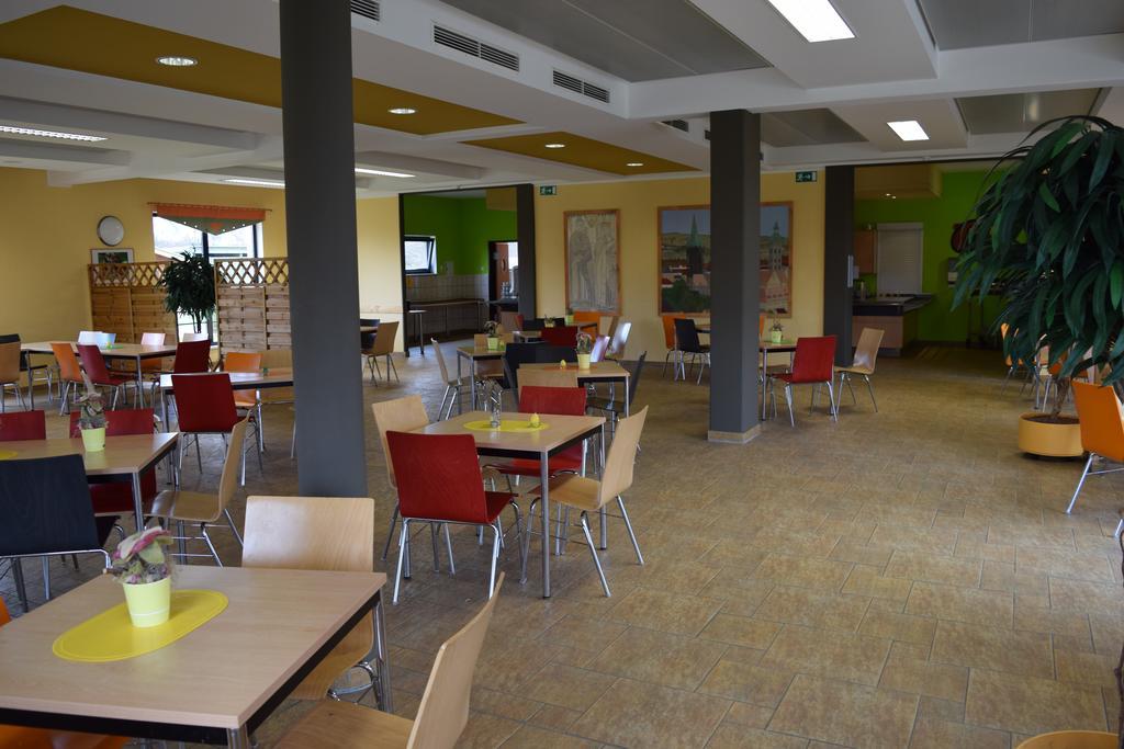 Euroville Jugend- Und Sporthotel เนาม์บวร์ก ภายนอก รูปภาพ