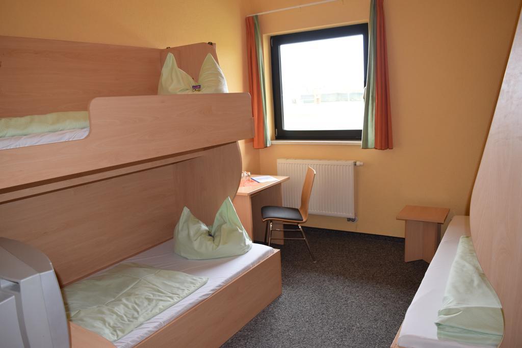 Euroville Jugend- Und Sporthotel เนาม์บวร์ก ภายนอก รูปภาพ