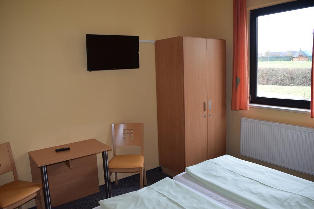 Euroville Jugend- Und Sporthotel เนาม์บวร์ก ภายนอก รูปภาพ