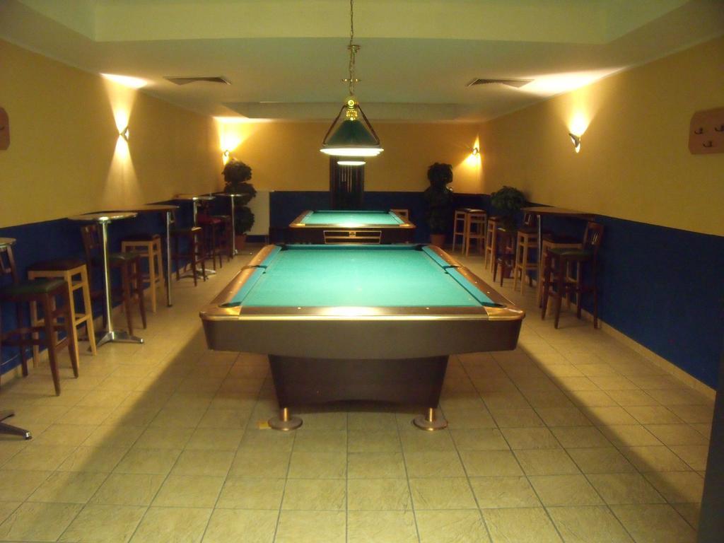Euroville Jugend- Und Sporthotel เนาม์บวร์ก ภายนอก รูปภาพ