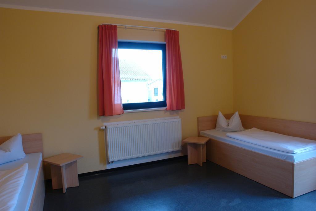 Euroville Jugend- Und Sporthotel เนาม์บวร์ก ภายนอก รูปภาพ