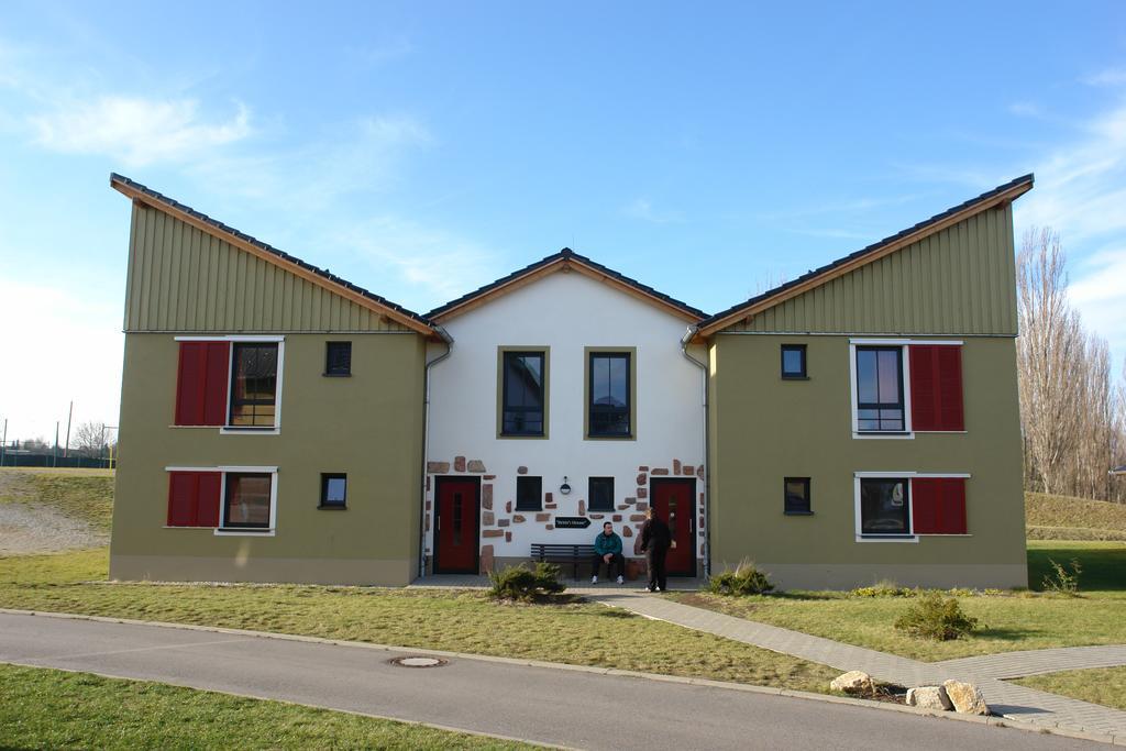Euroville Jugend- Und Sporthotel เนาม์บวร์ก ภายนอก รูปภาพ