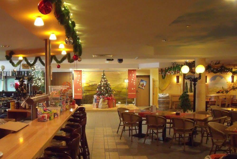 Euroville Jugend- Und Sporthotel เนาม์บวร์ก ภายนอก รูปภาพ